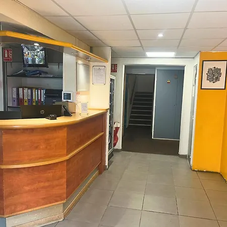 艾萨瑟雷酒店 2* 萨尔塞勒