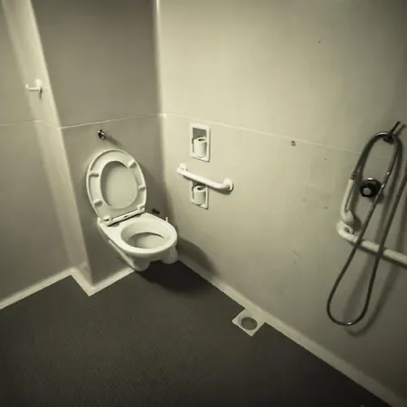 艾萨瑟雷酒店 2*