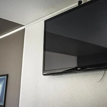 艾萨瑟雷酒店 2*